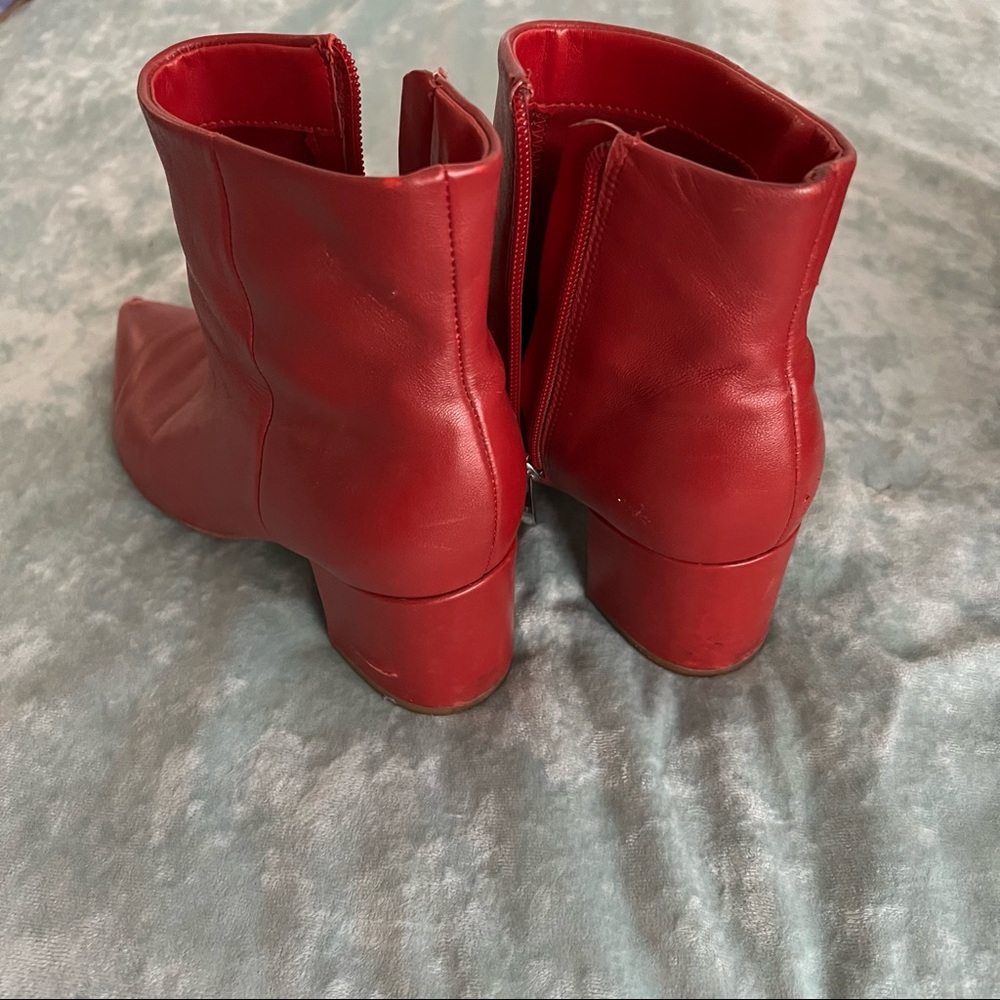 Red Pointed Boots - Picture 5 of 7